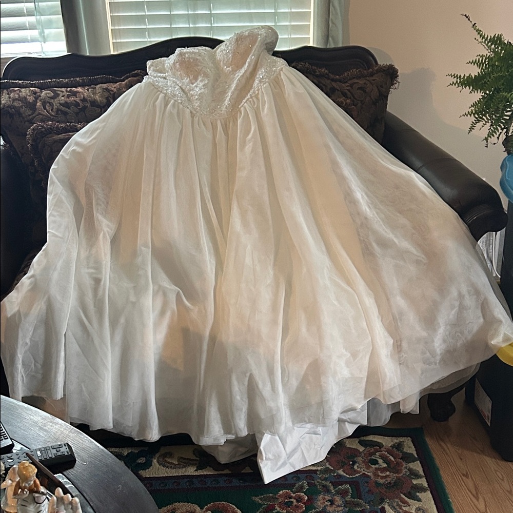 Elegant White Strapless Gown